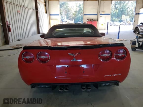 ✅ 2006 Chevrolet Corvette • VIN: 1G1YY36U365112206 • Lot: 82579585. Wystawiony na Copart z przebiegiem 77 541 mil. Bezpłatny archiwum sprzedaży aukcyjnych z USA i szczegółowy raport historii pojazdu na DreamBid. Zdjęcie 10.