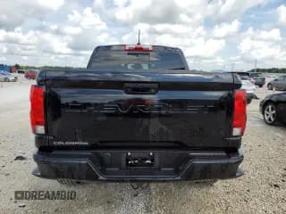 ✅ 2023 Chevrolet Colorado 4WD Trail Boss • VIN: 1GCPTEEK0P1252834 • Лот: 71637444. Опубликован ранее на Copart с пробегом 8 096 миль. Бесплатный доступ к архиву аукционных продаж из США и подробный отчёт об истории автомобиля на DreamBid. Изображение 6.