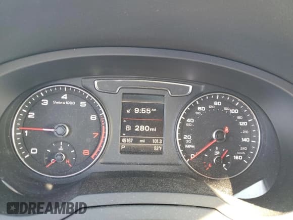 ✅ 2017 Audi Q3 Premium Plus • VIN: WA1JCCFS5HR010689 • Lot: 85012285. Wystawiony na Copart z przebiegiem 45 167 mil. Bezpłatny archiwum sprzedaży aukcyjnych z USA i szczegółowy raport historii pojazdu na DreamBid. Zdjęcie 9.