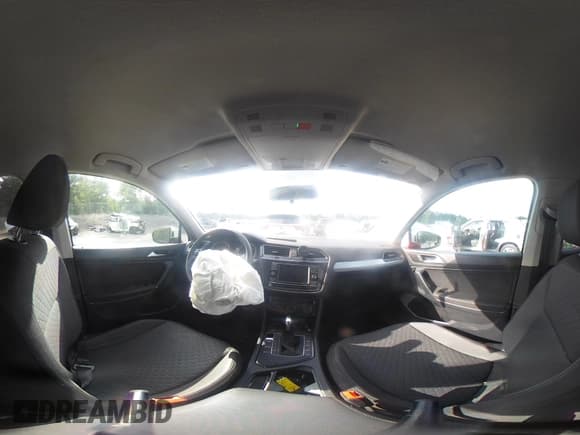 ✅ 2020 Volkswagen Tiguan S • VIN: 3VV1B7AX2LM135213 • Lot: 42670030. Wystawiony na IAAI z przebiegiem 90 124 mil. Bezpłatny archiwum sprzedaży aukcyjnych z USA i szczegółowy raport historii pojazdu na DreamBid. Zdjęcie 18.