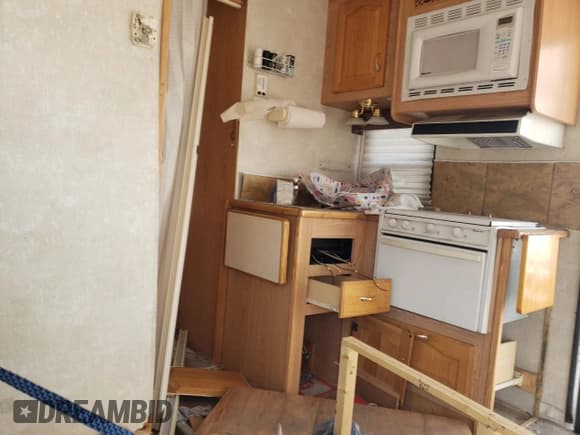 ✅ 2003 Ford F-450 • VIN: 1FDXE45S73HB41960 • Lot: 64026714. Wystawiony na Copart z przebiegiem Nie podano. Bezpłatny archiwum sprzedaży aukcyjnych z USA i szczegółowy raport historii pojazdu na DreamBid. Zdjęcie 6.