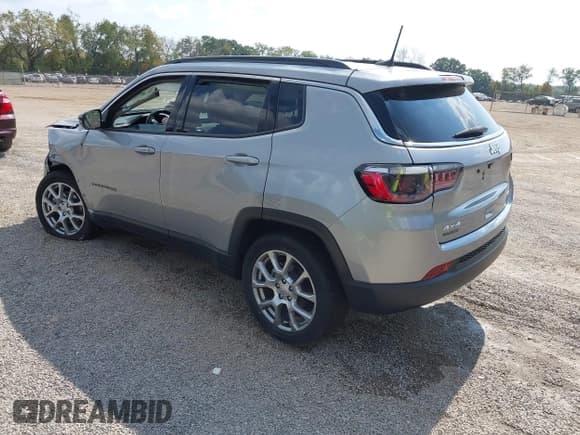 ✅ 2022 Jeep Compass Latitude Lux • VIN: 3C4NJDFBXNT175997 • Lot: 43244958. Wystawiony na IAAI z przebiegiem 42 972 mil. Bezpłatny archiwum sprzedaży aukcyjnych z USA i szczegółowy raport historii pojazdu na DreamBid. Zdjęcie 3.