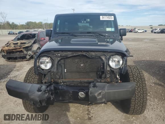 ✅ 2018 Jeep Wrangler Unlimited Sahara • VIN: 1C4BJWEG1JL885937 • Lot: 84174925. Listed on Copart with 65,854 mi. Free auction sales archive from the USA and detailed vehicle history report at DreamBid. Image 5.