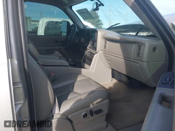 ✅ 2006 Chevrolet Silverado 2500HD LT3 • VIN: 1GCHK23DX6F259530 • Лот: 41998371. Опубликован ранее на IAAI с пробегом 150 054 миль. Бесплатный доступ к архиву аукционных продаж из США и подробный отчёт об истории автомобиля на DreamBid. Изображение 5.