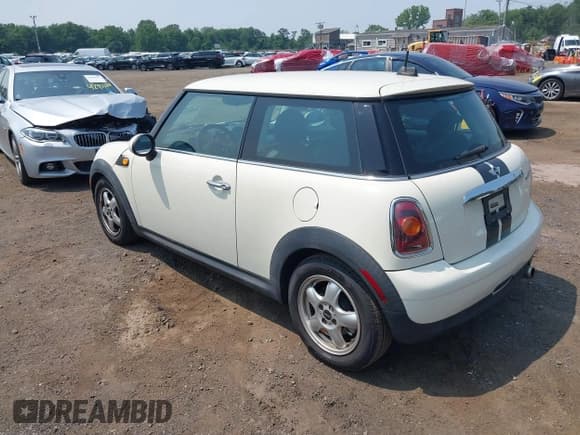 ✅ 2008 MINI Hardtop • VIN: WMWMF33528TU69137 • Lot: 42892223. Listed on IAAI with 63,213 mi. Free auction sales archive from the USA and detailed vehicle history report at DreamBid. Image 3.