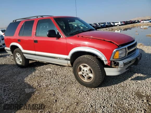 1995 Chevrolet Blazer z VIN 1GNDT13W4S2243226, wystawiony jako Copart lot #81429904 z przebiegiem 1 757 497 mil mil oraz Szkoda całkowita • Salvage title. Historia ofert i sprzedaży dostępna na DreamBid. Obrazek 4.
