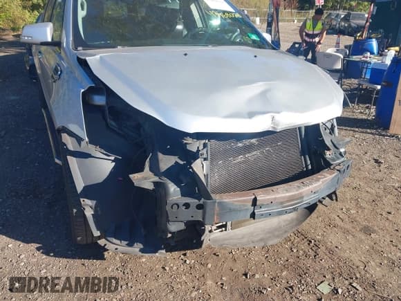 ✅ 2011 Chevrolet Traverse 2LT • VIN: 1GNKVJED4BJ212304 • Lot: 43468028. Listed on IAAI with 115,559 mi. Free auction sales archive from the USA and detailed vehicle history report at DreamBid. Image 6.