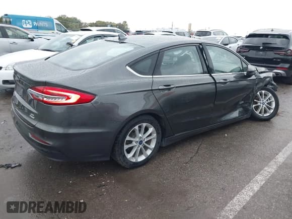 ✅ 2020 Ford Fusion SE • VIN: 3FA6P0LUXLR250747 • Lot: 43575932. Wystawiony na IAAI z przebiegiem 43 885 mil. Bezpłatny archiwum sprzedaży aukcyjnych z USA i szczegółowy raport historii pojazdu na DreamBid. Zdjęcie 4.