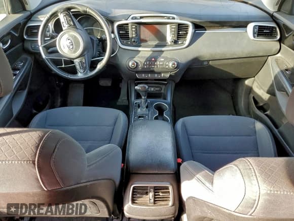 ✅ 2017 Kia Sorento LX • VIN: 5XYPG4A35HG260572 • Лот: 95097815. Опубликован ранее на Copart с пробегом 114 790 миль. Бесплатный доступ к архиву аукционных продаж из США и подробный отчёт об истории автомобиля на DreamBid. Изображение 8.