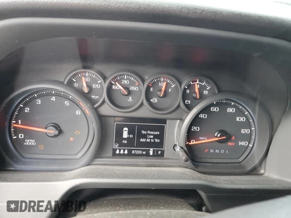 ✅ 2024 Chevrolet Silverado 2500HD Custom • VIN: 1GC4YME7XRF315468 • Лот: 81867015. Опубликован ранее на Copart с пробегом 87 233 миль. Бесплатный доступ к архиву аукционных продаж из США и подробный отчёт об истории автомобиля на DreamBid. Изображение 9.