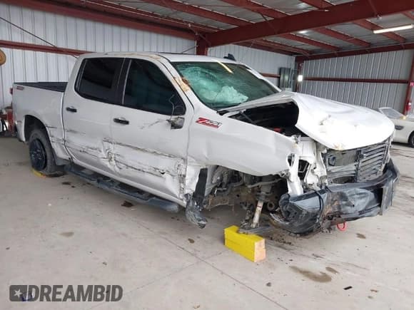 ✅ 2022 Chevrolet Silverado 1500 LT Trail Boss • VIN: 1GCPYFED2NZ110542 • Lot: 41934953. Wystawiony na IAAI z przebiegiem 62 249 mil. Bezpłatny archiwum sprzedaży aukcyjnych z USA i szczegółowy raport historii pojazdu na DreamBid. Zdjęcie 1.