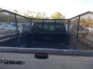 ✅ 1998 Dodge 1500 • VIN: 3B7HC16Y6WM240480 • Lot: 43517439. Wystawiony na IAAI z przebiegiem 142 366 mil. Bezpłatny archiwum sprzedaży aukcyjnych z USA i szczegółowy raport historii pojazdu na DreamBid. Zdjęcie 13.