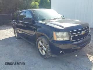 2011 Chevrolet Suburban LT z VIN 1GNSKJE33BR105732, wystawiony jako IAAI lot #43518190 z przebiegiem 181 775 mil mil oraz . Historia ofert i sprzedaży dostępna na DreamBid. Obrazek 1.