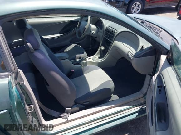 ✅ 2001 Ford Mustang Standard • VIN: 1FAFP404X1F217978 • Lot: 42569548. Wystawiony na IAAI z przebiegiem 199 730 mil. Bezpłatny archiwum sprzedaży aukcyjnych z USA i szczegółowy raport historii pojazdu na DreamBid. Zdjęcie 5.