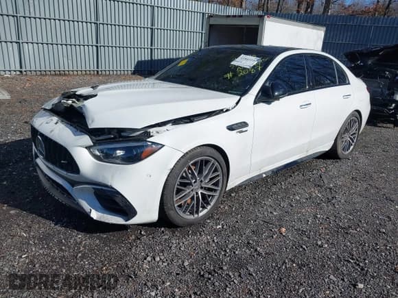 ✅ 2024 Mercedes-Benz C 63 S AMG E Performance • VIN: W1KAF8AB6RR222087 • Lot: 41844101. Wystawiony na IAAI z przebiegiem 5 500 mil. Bezpłatny archiwum sprzedaży aukcyjnych z USA i szczegółowy raport historii pojazdu na DreamBid. Zdjęcie 18.