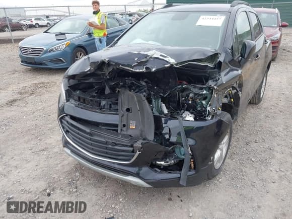 ✅ 2022 Chevrolet Trax LT • VIN: KL7CJPSM9NB516854 • Lot: 42344457. Wystawiony na IAAI z przebiegiem 14 000 mil. Bezpłatny archiwum sprzedaży aukcyjnych z USA i szczegółowy raport historii pojazdu na DreamBid. Zdjęcie 6.