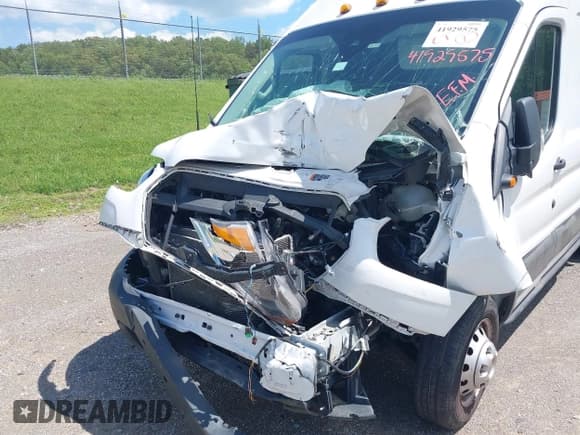 ✅ 2021 Ford Transit Cargo • VIN: 1FTBF4X81MKA80705 • Lot: 41929575. Wystawiony na IAAI z przebiegiem Nie podano. Bezpłatny archiwum sprzedaży aukcyjnych z USA i szczegółowy raport historii pojazdu na DreamBid. Zdjęcie 6.