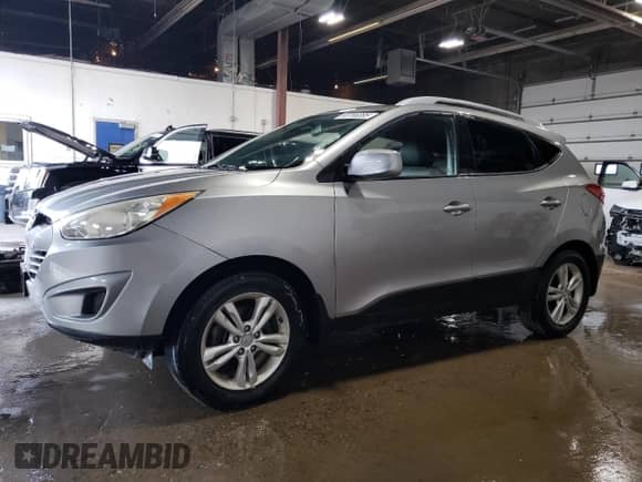 ✅ 2011 Hyundai Tucson Limited • VIN: KM8JUCAC6BU135641 • Lot: 66766385. Listed on Copart with 187,162 mi miles. Access the free auction sales archive from the USA and view a detailed vehicle history report at DreamBid. Image 1.