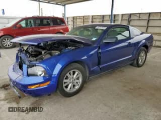 ✅ 2005 Ford Mustang Deluxe • VIN: 1ZVFT80N155241066 • Lot: 93212655. Wystawiony na Copart z przebiegiem 100 683 mil. Bezpłatny archiwum sprzedaży aukcyjnych z USA i szczegółowy raport historii pojazdu na DreamBid. Zdjęcie 1.