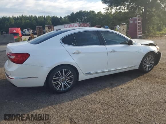 ✅ 2014 Kia Cadenza Premium • VIN: KNALN4D78E5165749 • Lot: 69600365. Wystawiony na Copart z przebiegiem 218 837 mil. Bezpłatny archiwum sprzedaży aukcyjnych z USA i szczegółowy raport historii pojazdu na DreamBid. Zdjęcie 3.