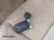 ✅ 2008 Cadillac SRX AWD • VIN: 1GYEE437680167508 • Lot: 42428103. Wystawiony na IAAI z przebiegiem 142 566 mil. Bezpłatny archiwum sprzedaży aukcyjnych z USA i szczegółowy raport historii pojazdu na DreamBid. Zdjęcie 11.