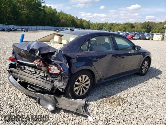 ✅ 2014 Volkswagen Passat S • VIN: 1VWAT7A39EC099062 • Lot: 80497795. Listed on Copart with 180,680 mi. Free auction sales archive from the USA and detailed vehicle history report at DreamBid. Image 3.
