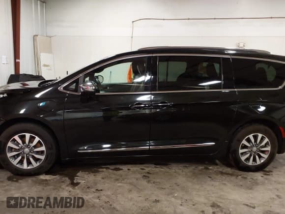 ✅ 2020 Chrysler Pacifica Hybrid Limited • VIN: 2C4RC1N75LR105539 • Лот: 42693774. Опубликован ранее на IAAI с пробегом 97 310 миль. Бесплатный доступ к архиву аукционных продаж из США и подробный отчёт об истории автомобиля на DreamBid. Изображение 15.