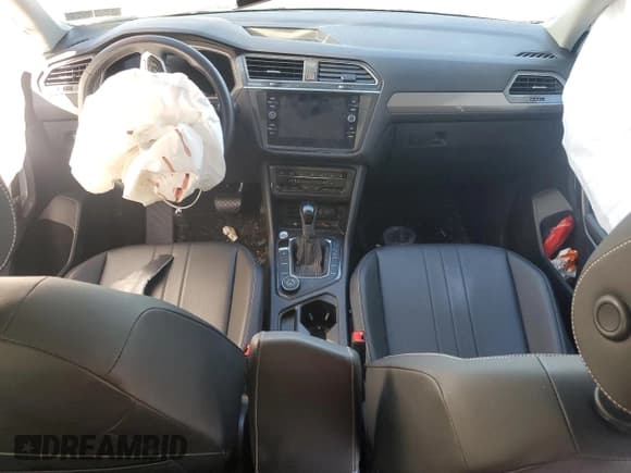 ✅ 2023 Volkswagen Tiguan SE • VIN: 3VVMB7AX3PM007923 • Lot: 87027205. Wystawiony na Copart z przebiegiem Nie podano. Bezpłatny archiwum sprzedaży aukcyjnych z USA i szczegółowy raport historii pojazdu na DreamBid. Zdjęcie 8.