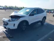 ✅ 2022 Ford Escape SE Hybrid • VIN: 1FMCU9BZ7NUB06992 • Lot: 42265338. Wystawiony na IAAI z przebiegiem 59 406 mil. Bezpłatny archiwum sprzedaży aukcyjnych z USA i szczegółowy raport historii pojazdu na DreamBid. Zdjęcie 2.