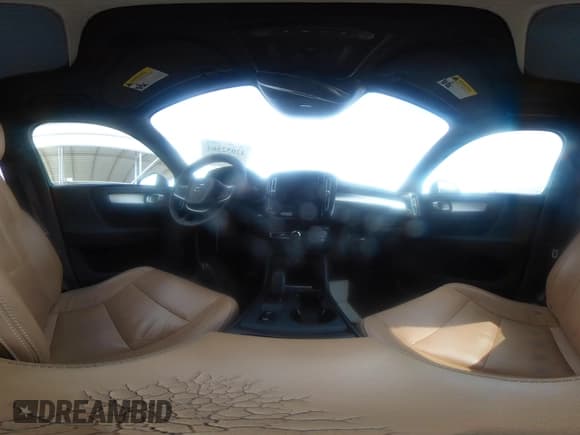 ✅ 2020 Volvo XC40 Momentum • VIN: YV4AC2HK5L2202352 • Lot: 42052564. Listed on IAAI with 54,183 mi. Free auction sales archive from the USA and detailed vehicle history report at DreamBid. Image 18.