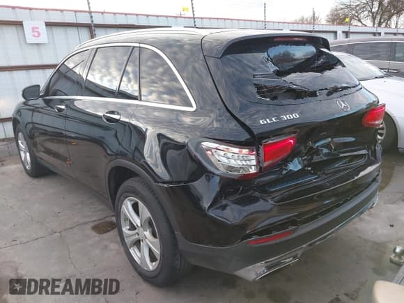 ✅ 2016 Mercedes-Benz GLC 300 • VIN: WDC0G4JB6GF014540 • Lot: 41312080. Wystawiony na IAAI z przebiegiem 133 514 mil. Bezpłatny archiwum sprzedaży aukcyjnych z USA i szczegółowy raport historii pojazdu na DreamBid. Zdjęcie 3.