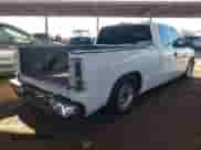 2005 Chevrolet Silverado 1500 LS z VIN 1GCEC19T75Z304025, wystawiony jako IAAI lot #43584015 z przebiegiem 126 228 mil mil oraz . Historia ofert i sprzedaży dostępna na DreamBid. Obrazek 6.