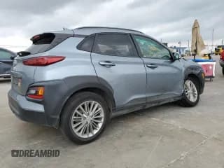 ✅ 2021 Hyundai Kona SEL Plus • VIN: KM8K62AA7MU657141 • Лот: 53815304. Опубликован ранее на Copart с пробегом 44 324 миль. Бесплатный доступ к архиву аукционных продаж из США и подробный отчёт об истории автомобиля на DreamBid. Изображение 3.
