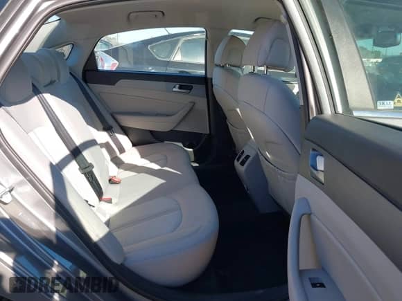 ✅ 2017 Hyundai Sonata • VIN: KMHE14L23HA066180 • Lot: 41865243. Wystawiony na IAAI z przebiegiem 44 564 mil mil. Skorzystaj z bezpłatnego archiwum sprzedaży aukcyjnych z USA i zobacz szczegółowy raport historii pojazdu na DreamBid. Zdjęcie 8.