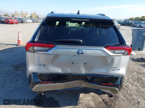 ✅ 2024 Toyota RAV4 Hybrid XSE • VIN: JTME6RFV2RD565349 • Lot: 43512877. Listed on IAAI with 27,927 mi. Free auction sales archive from the USA and detailed vehicle history report at DreamBid. Image 16.