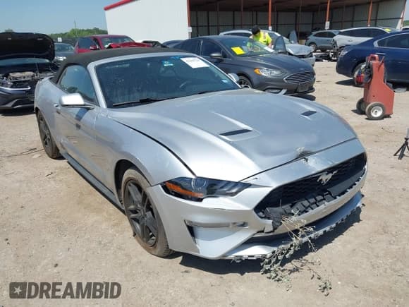 ✅ 2018 Ford Mustang EcoBoost Premium • VIN: 1FATP8UH6J5124517 • Lot: 42260728. Wystawiony na IAAI z przebiegiem 52 773 mil. Bezpłatny archiwum sprzedaży aukcyjnych z USA i szczegółowy raport historii pojazdu na DreamBid. Zdjęcie 1.