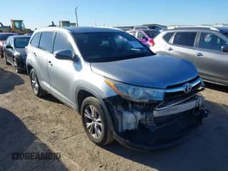 ✅ 2015 Toyota Highlander XLE • VIN: 5TDKKRFH3FS044097 • Lot: 43584413. Wystawiony na IAAI z przebiegiem 176 484 mil. Bezpłatny archiwum sprzedaży aukcyjnych z USA i szczegółowy raport historii pojazdu na DreamBid. Zdjęcie 1.