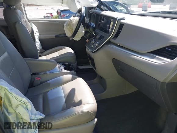 ✅ 2016 Toyota Sienna LE AAS • VIN: 5TDKK3DC3GS759709 • Lot: 42374590. Wystawiony na IAAI z przebiegiem 78 300 mil. Bezpłatny archiwum sprzedaży aukcyjnych z USA i szczegółowy raport historii pojazdu na DreamBid. Zdjęcie 5.