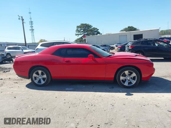 ✅ 2018 Dodge Challenger SXT Plus • VIN: 2C3CDZAG9JH314622 • Lot: 43451590. Wystawiony na IAAI z przebiegiem 152 538 mil. Bezpłatny archiwum sprzedaży aukcyjnych z USA i szczegółowy raport historii pojazdu na DreamBid. Zdjęcie 13.