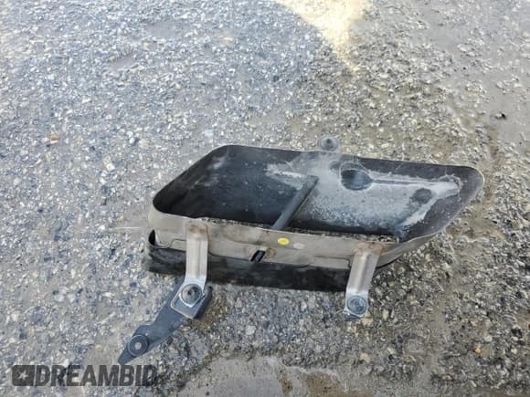 ✅ 2017 Audi R8 performance quattro • VIN: WUAKBAFX3H7901379 • Лот: 81711484. Опубликован ранее на Copart с пробегом 27 411 миль. Бесплатный доступ к архиву аукционных продаж из США и подробный отчёт об истории автомобиля на DreamBid. Изображение 12.