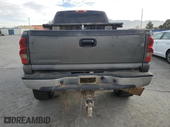 ✅ 2006 Chevrolet Silverado 2500HD LT1 • VIN: 1GCHK23D06F224317 • Lot: 84735874. Wystawiony na Copart z przebiegiem 200 346 mil. Bezpłatny archiwum sprzedaży aukcyjnych z USA i szczegółowy raport historii pojazdu na DreamBid. Zdjęcie 6.