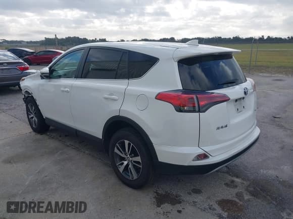 ✅ 2018 Toyota RAV4 XLE • VIN: 2T3WFREV2JW512910 • Lot: 42772049. Listed on IAAI with 138,019 mi. Free auction sales archive from the USA and detailed vehicle history report at DreamBid. Image 3.