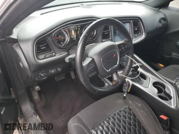 ✅ 2017 Dodge Challenger SXT Plus • VIN: 2C3CDZAG3HH516995 • Лот: 91494545. Опубликован ранее на Copart с пробегом 84 266 миль. Бесплатный доступ к архиву аукционных продаж из США и подробный отчёт об истории автомобиля на DreamBid. Изображение 8.