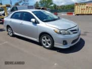 ✅ 2011 Toyota Corolla L • VIN: 2T1BU4EE9BC662709 • Lot: 43127637. Wystawiony na IAAI z przebiegiem 138 473 mil. Bezpłatny archiwum sprzedaży aukcyjnych z USA i szczegółowy raport historii pojazdu na DreamBid. Zdjęcie 1.