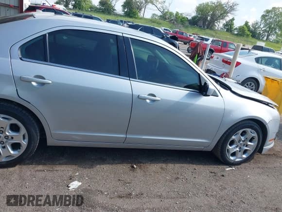 ✅ 2010 Ford Fusion SE • VIN: 3FAHP0HA3AR163647 • Лот: 42348597. Опубликован ранее на IAAI с пробегом 181 778 миль. Бесплатный доступ к архиву аукционных продаж из США и подробный отчёт об истории автомобиля на DreamBid. Изображение 13.