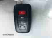 2020 Toyota Camry Hybrid SE z VIN 4T1G31AK0LU541702, wystawiony jako IAAI lot #42918554 z przebiegiem 118 679 mil mil oraz . Historia ofert i sprzedaży dostępna na DreamBid. Obrazek 11.