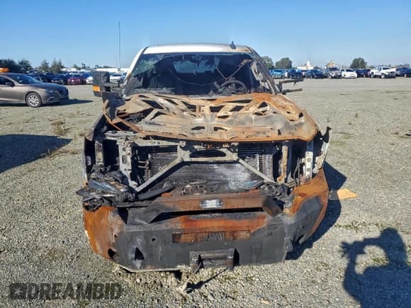 ✅ 2016 Chevrolet Silverado 2500HD LT • VIN: 1GC1KVE80GF196426 • Lot: 93919975. Wystawiony na Copart z przebiegiem Nie podano. Bezpłatny archiwum sprzedaży aukcyjnych z USA i szczegółowy raport historii pojazdu na DreamBid. Zdjęcie 5.