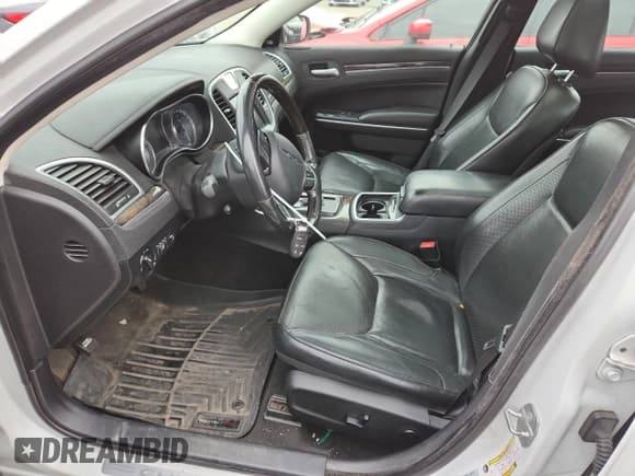 ✅ 2016 Chrysler 300 C • VIN: 2C3CCAKG2GH111566 • Лот: 92059935. Опубликован ранее на Copart с пробегом 146 643 миль. Бесплатный доступ к архиву аукционных продаж из США и подробный отчёт об истории автомобиля на DreamBid. Изображение 7.