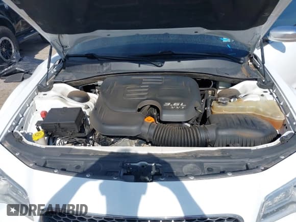 ✅ 2015 Chrysler 300 C • VIN: 2C3CCAEG8FH755728 • Lot: 42167277. Listed on IAAI with 110,814 mi. Free auction sales archive from the USA and detailed vehicle history report at DreamBid. Image 10.