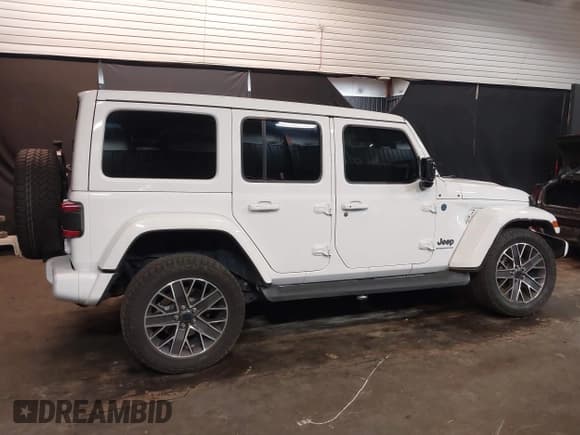 ✅ 2024 Jeep Wrangler High Altitude • VIN: 1C4RJXU63RW147273 • Lot: 42242695. Listed on IAAI with 18,783 mi. Free auction sales archive from the USA and detailed vehicle history report at DreamBid. Image 13.